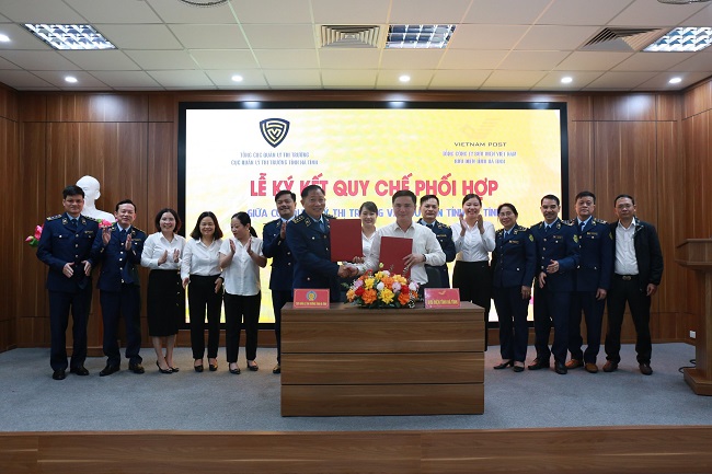 Hà Tĩnh: Cục Quản lý thị trường tổ chức ký quy chế phối hợp với các đơn vị chuyển phát hàng hóa trên địa bàn